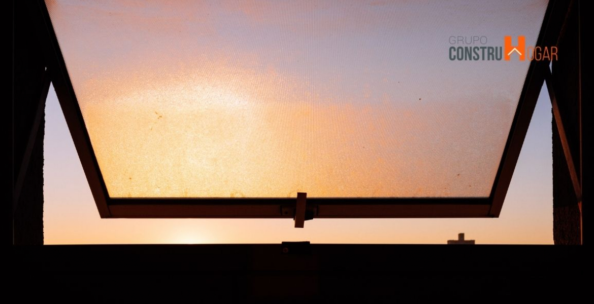 Ventana atardecer en el fondo